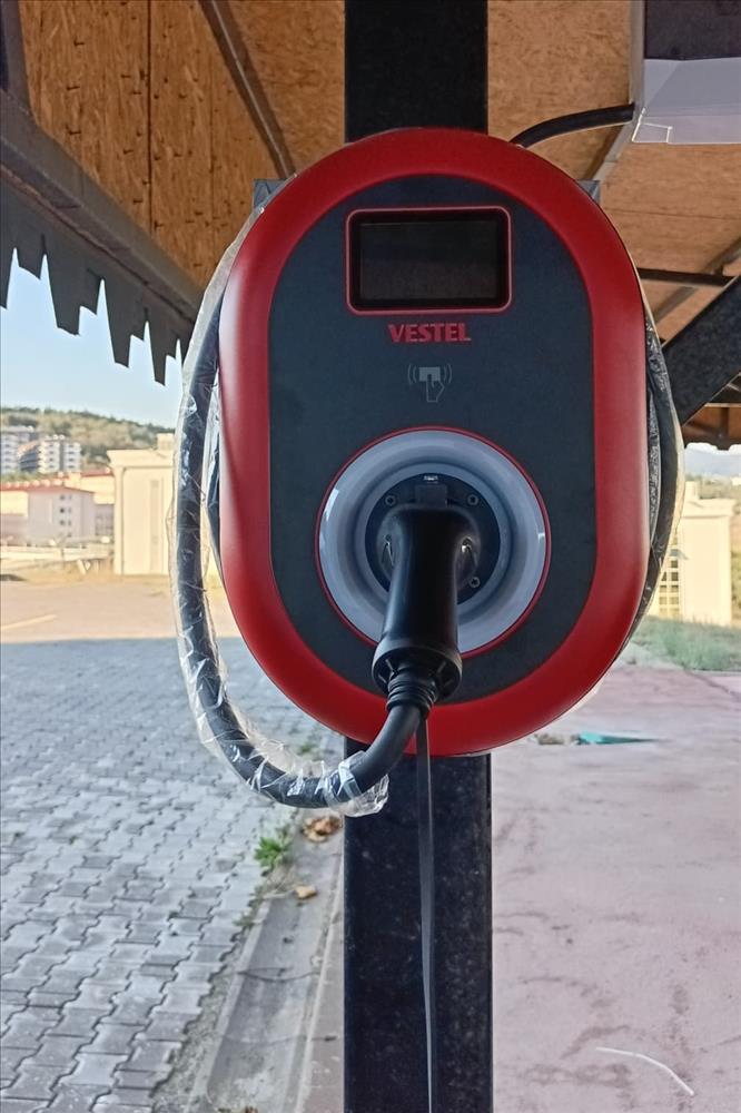 Üniversitemize Elektrikli Araçlar İçin Hızlı Sarj İstasyonu Kuruldu