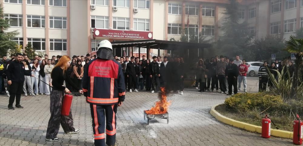 Yalova Meslek Yüksekokulunda Acil Durum Tahliye Tatbikatı Gerçekleştirildi